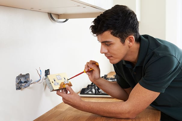 Service- og vedlikeholdsarbeid Service- og vedlikeholdsarbeid